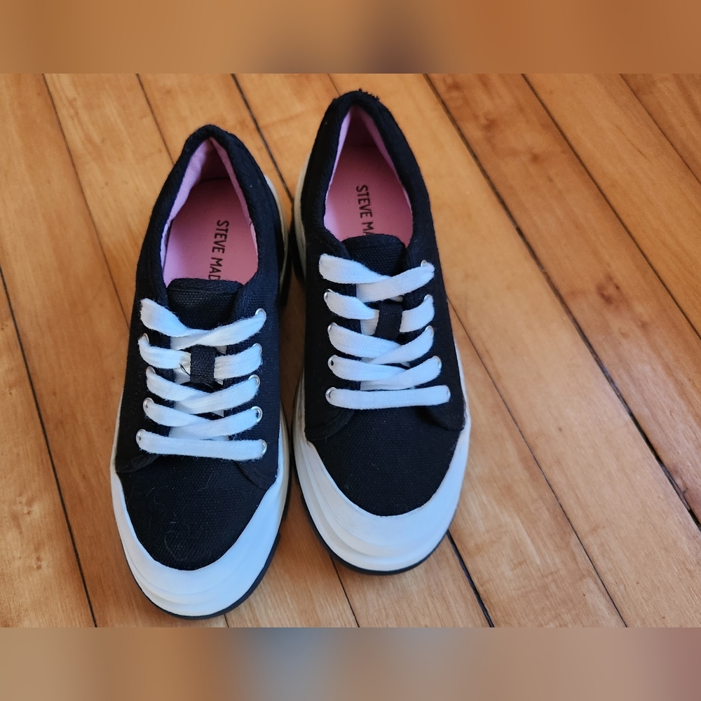 Steve Madden Kitch kids size 1 new sneakers